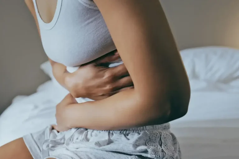 Как да лекуваме синдром на раздразнените черва (IBS) у дома и да облекчим болката